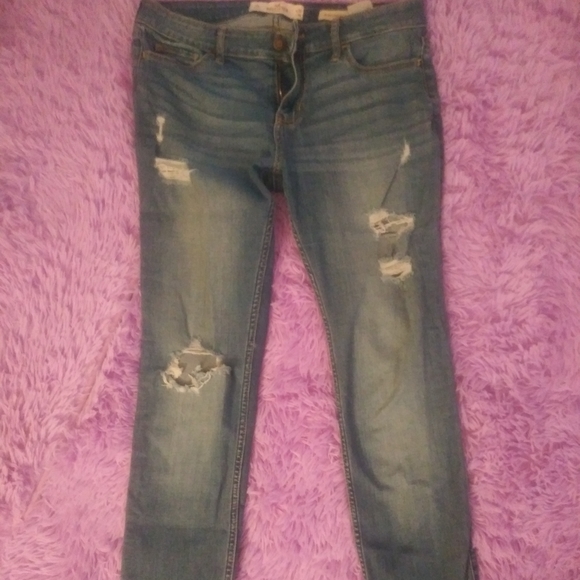 Hollister distressed jeans - Picture 1 of 3